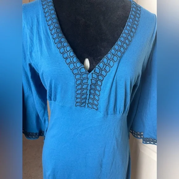 Bcbg Maxazria 3/4 Sleeve Embroidered V Neck Dress Size Medium - Picture 4 of 5